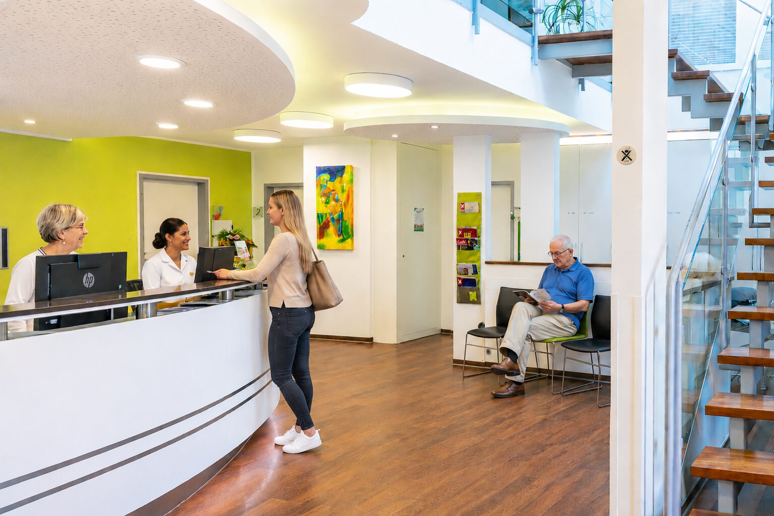 Freundlicher Empfangsbereich der Physiotherapiepraxis Ulrike Freund in Dortmund-Hörde